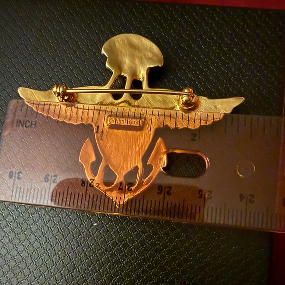 Vintage Signed “Ann Hand” Goldtone “Joint Forces” Brooch - Picture 6 of 9